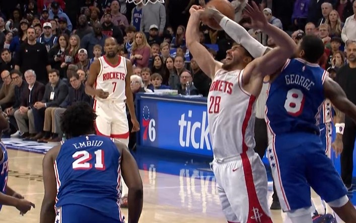 世界杯客户端安装指南-防守建功!保罗·乔治大帽申京 随后乌布雷反击打中扩大领先